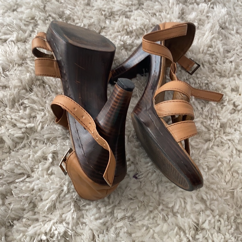 Size 7 Sandals - Picture 4 of 4